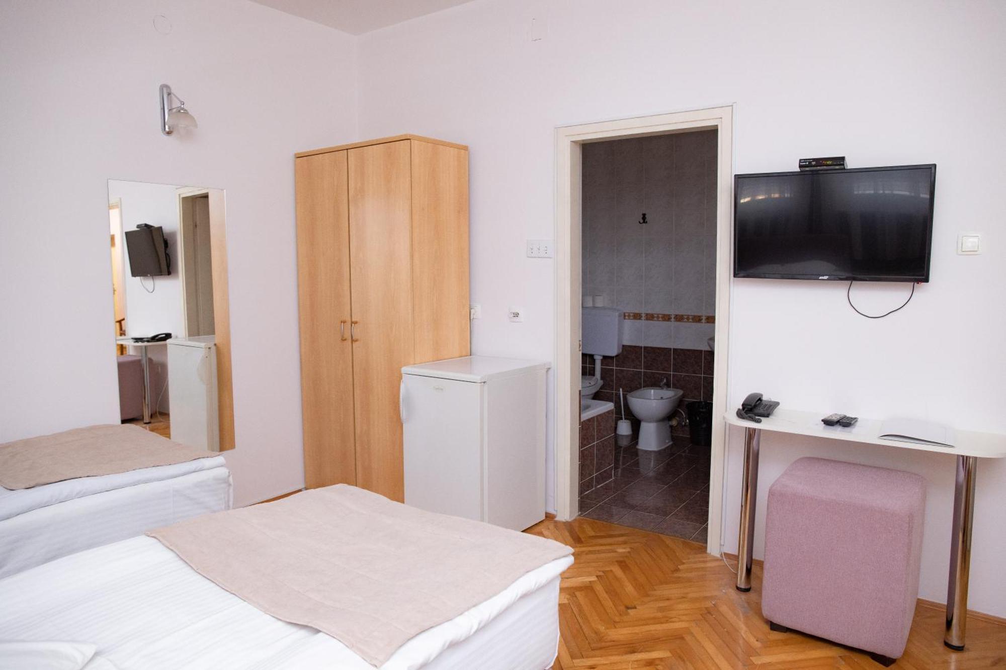 Motel New Sanatron Bosanski Novi Exteriér fotografie