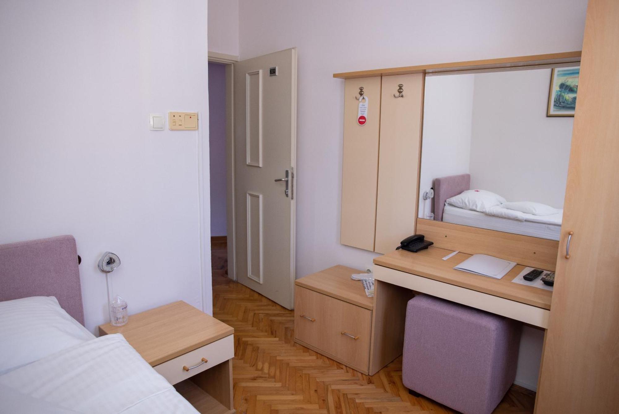 Motel New Sanatron Bosanski Novi Exteriér fotografie