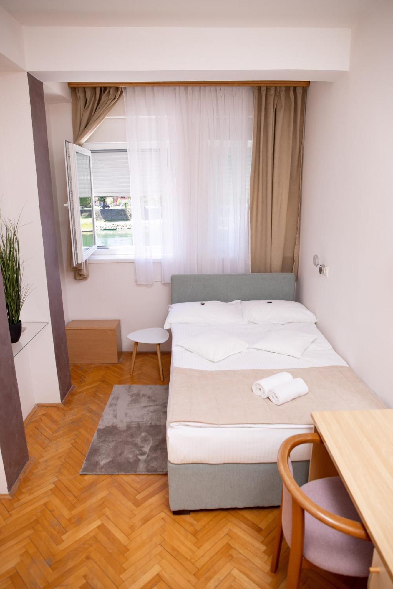 Motel New Sanatron Bosanski Novi Exteriér fotografie