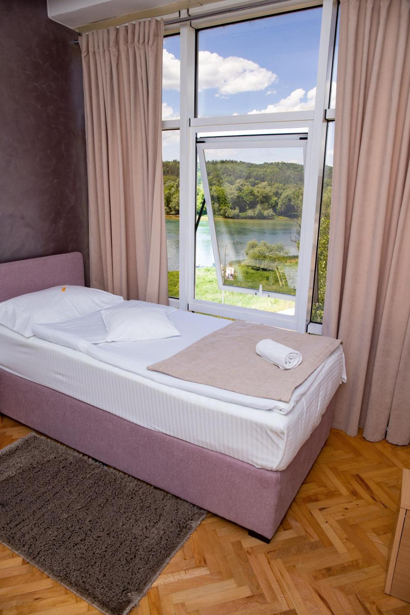 Motel New Sanatron Bosanski Novi Exteriér fotografie