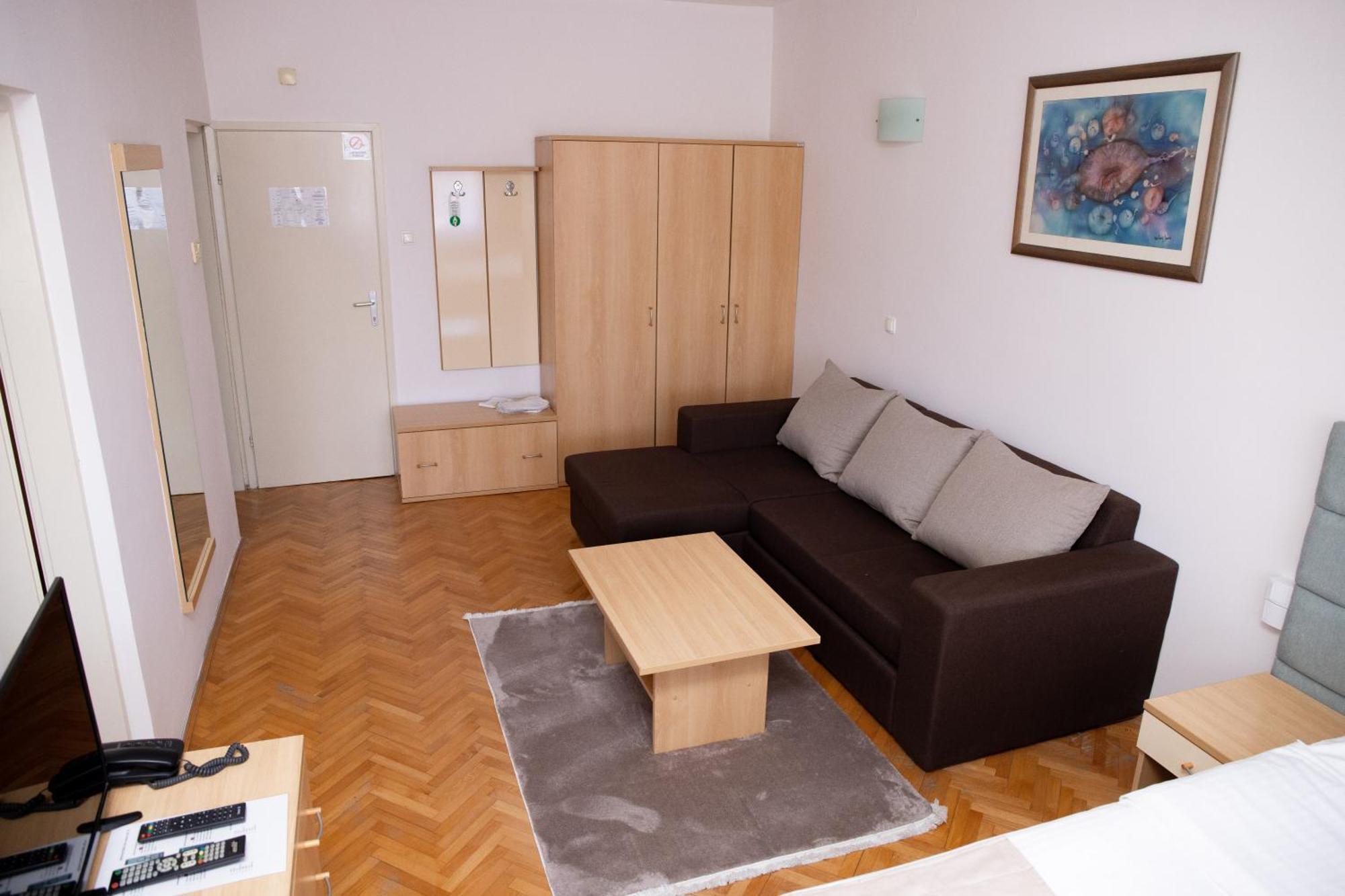Motel New Sanatron Bosanski Novi Exteriér fotografie