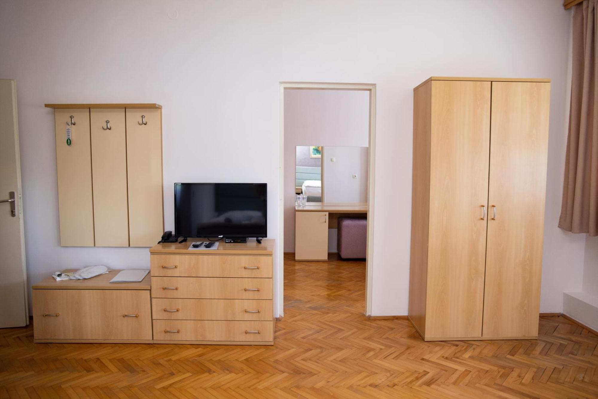 Motel New Sanatron Bosanski Novi Exteriér fotografie